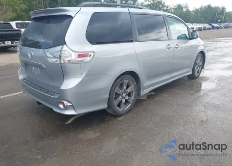 2017 Toyota Sienna Se Premium 8 Passenger z USA, uszkodzony, nr VIN 5TDXZ3DC4HS880185